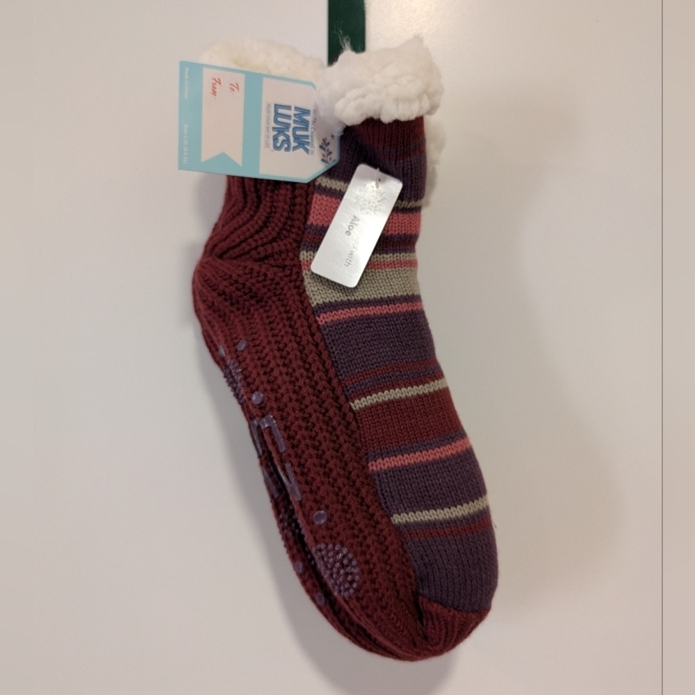 New Muk Luks Socks Red Purple Non Slip Grip Fuzzy Furry Size Large/XL L/XL NWT